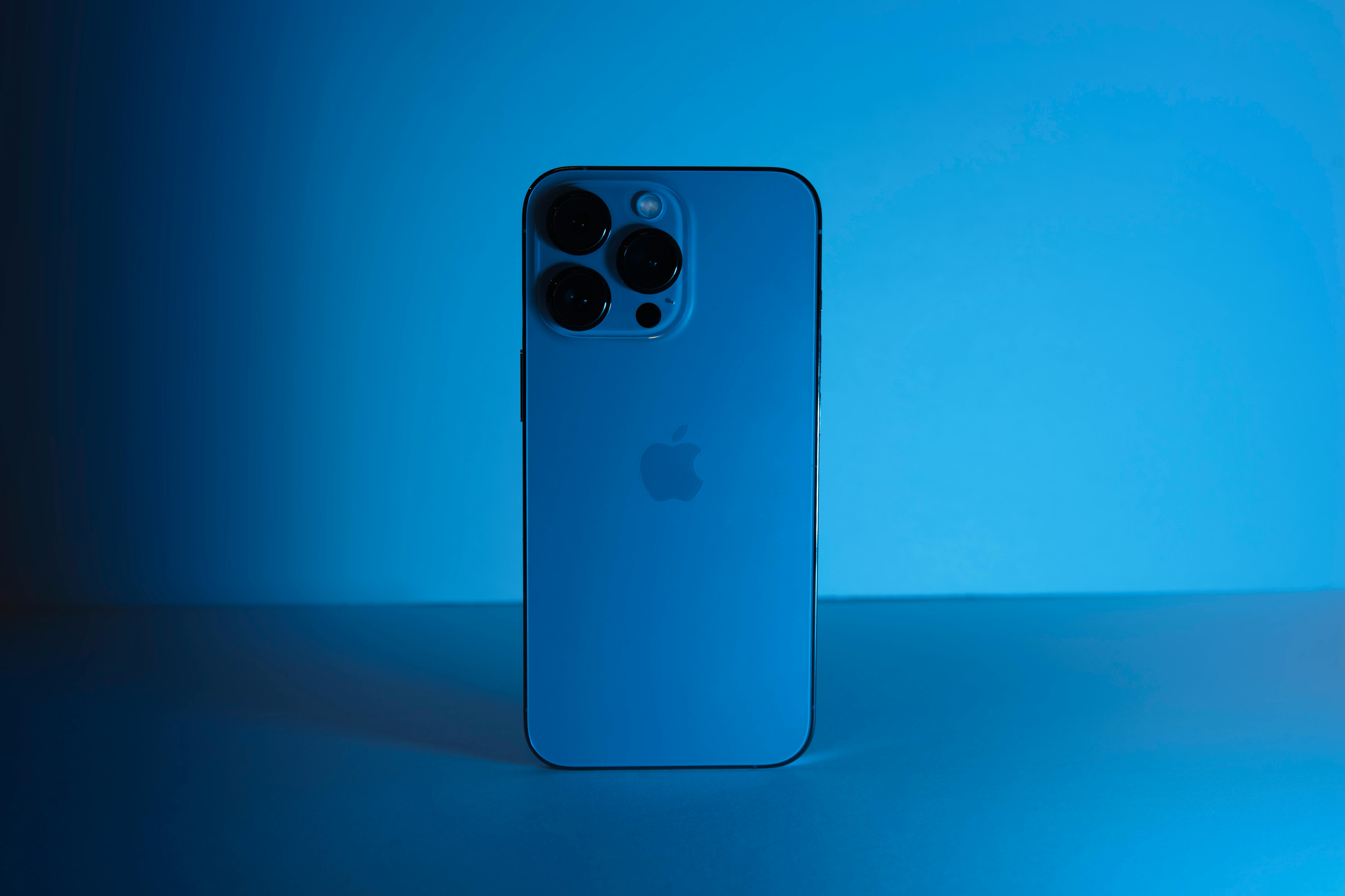 特朗普施壓Apple 徵25%關稅 迫遷iPhone生產線至美國
