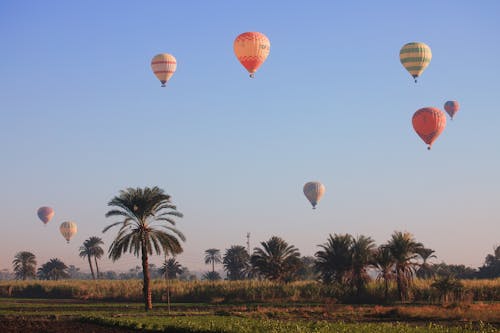 Kostenloses Stock Foto zu abenteuer, ballons, blauer himmel