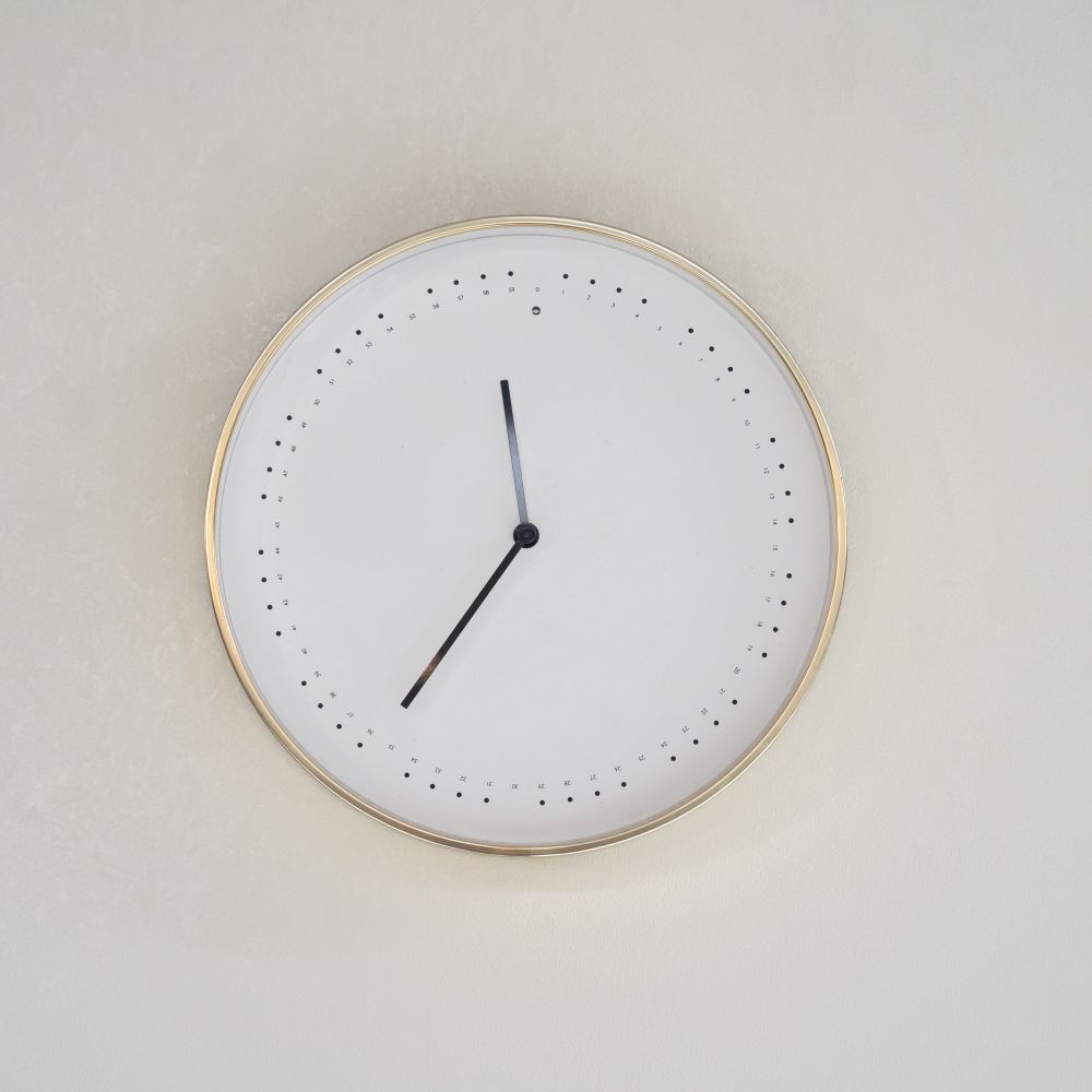 Wallpapering in Motspur Park — a freshly painted, spotless finish