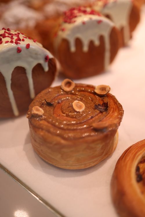 Free Close-up of assorted pastries with icing and nuts, perfect for dessert photography. Stock Photo
