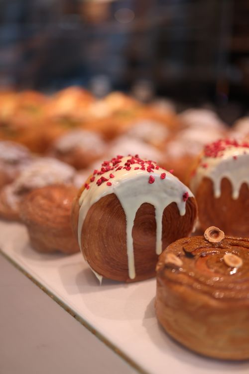 Free Tantalizing close-up of decorated pastries with icing and sprinkled toppings, perfect for food photography enthusiasts. Stock Photo