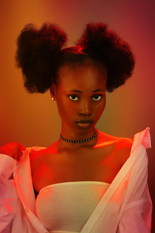 Kostenloses Stock Foto zu afro-haar, frau, halskette