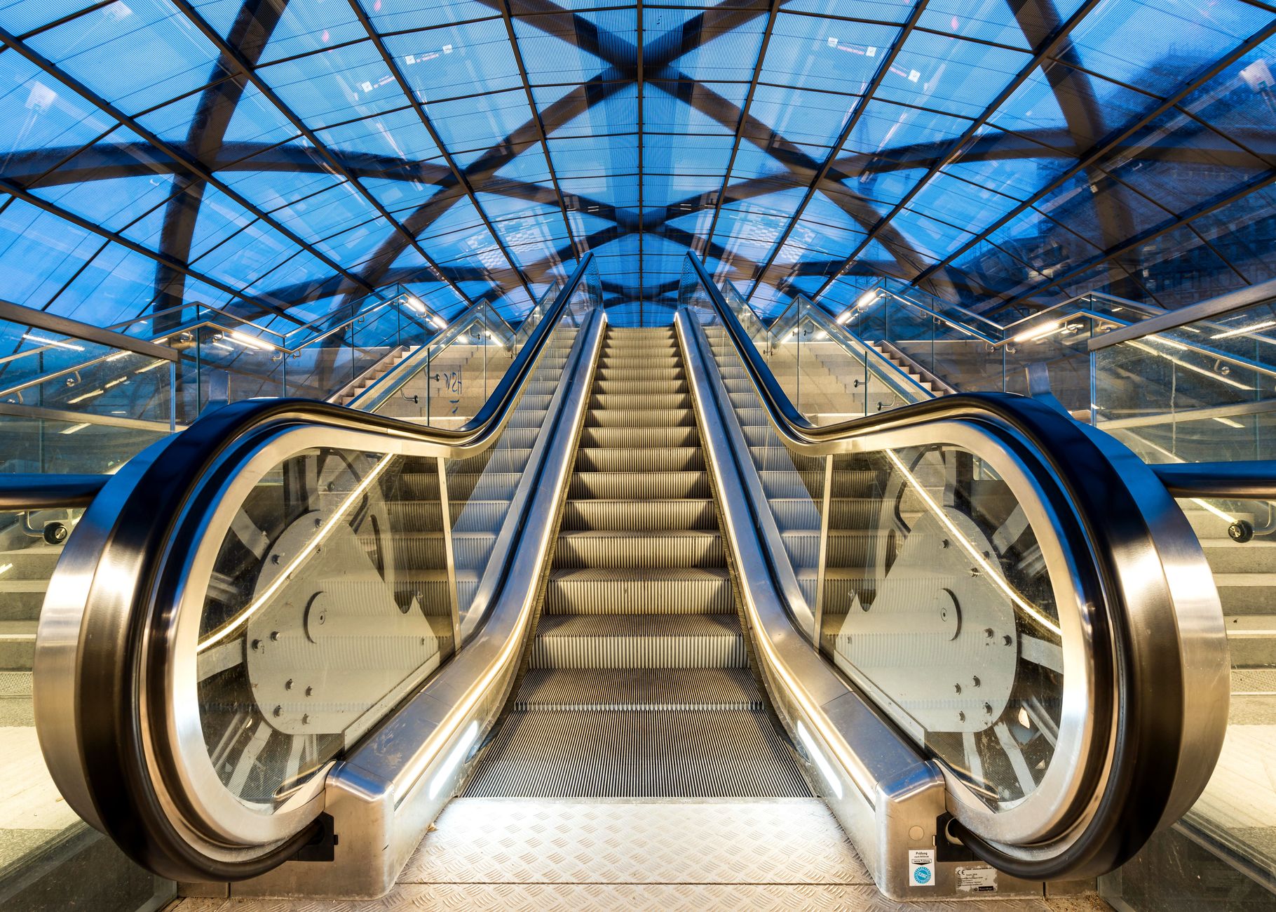 Roltrappen station Zuid niet meer gerepareerd, nieuwe entree in november