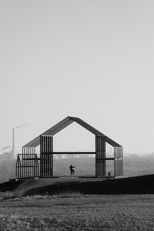 Immagine gratuita di bianco e nero, campo, città