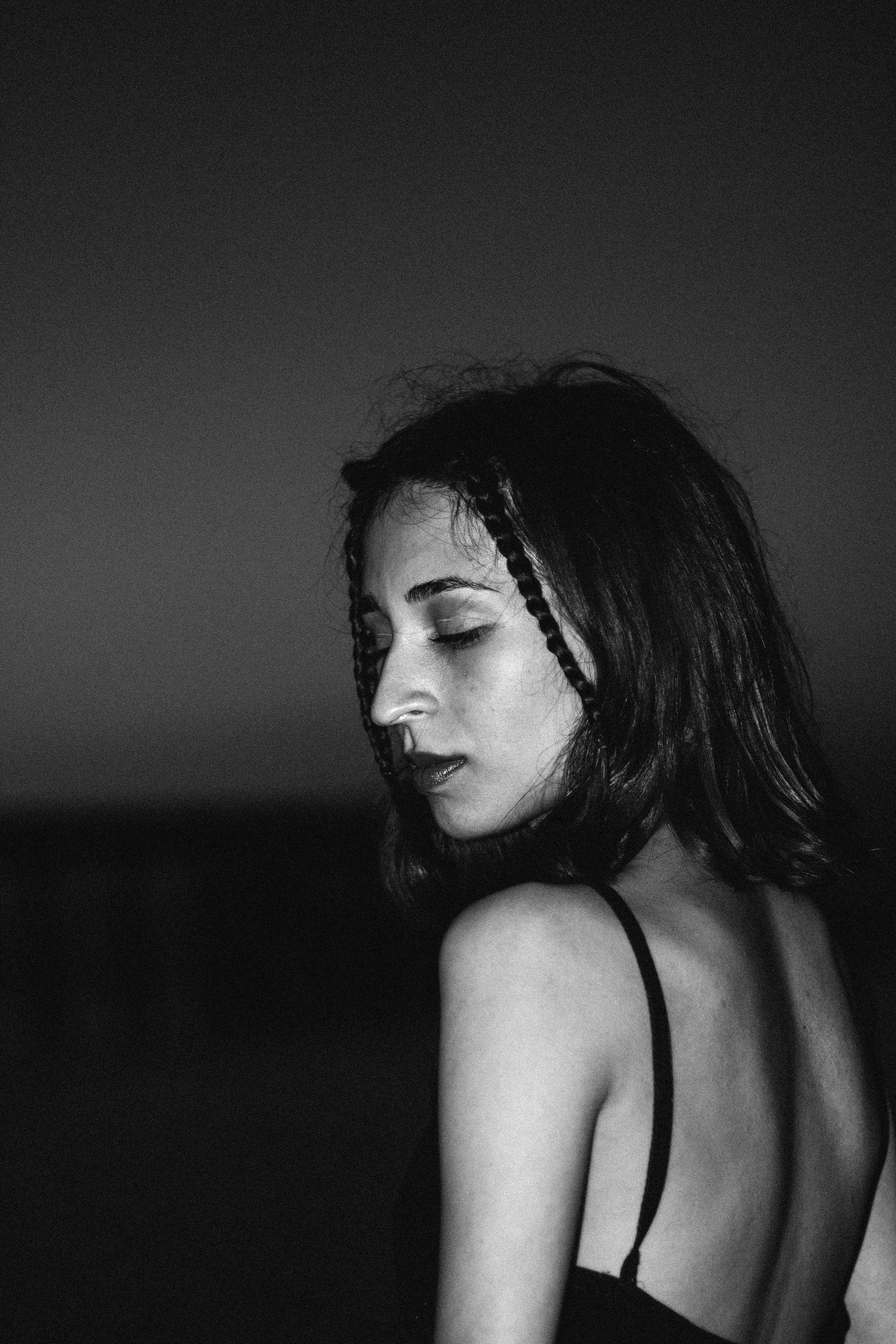 Portrait of Woman on a Beach in the Evening in Black and White · Free ...