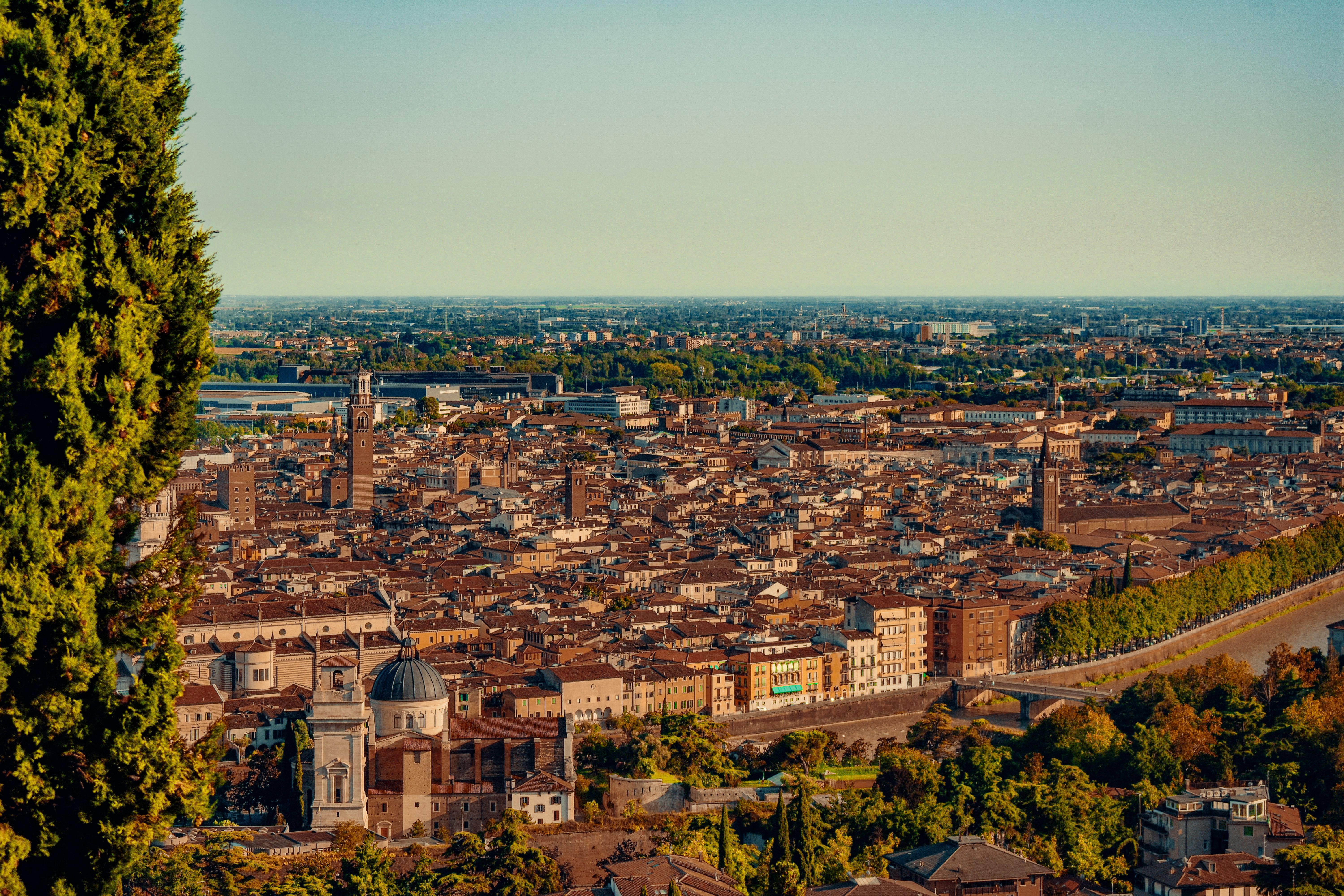 Italian cities sweep 2026 remote-work index: Genoa, Bari and Catania top global list — Photo by Ensar * on Pexels