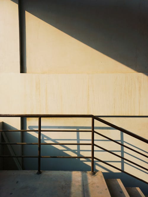 Základová fotografie zdarma na téma schodiště, schody, vertikální záběr