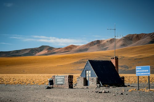 Refuge in the San Francisco Pass, Argentina 