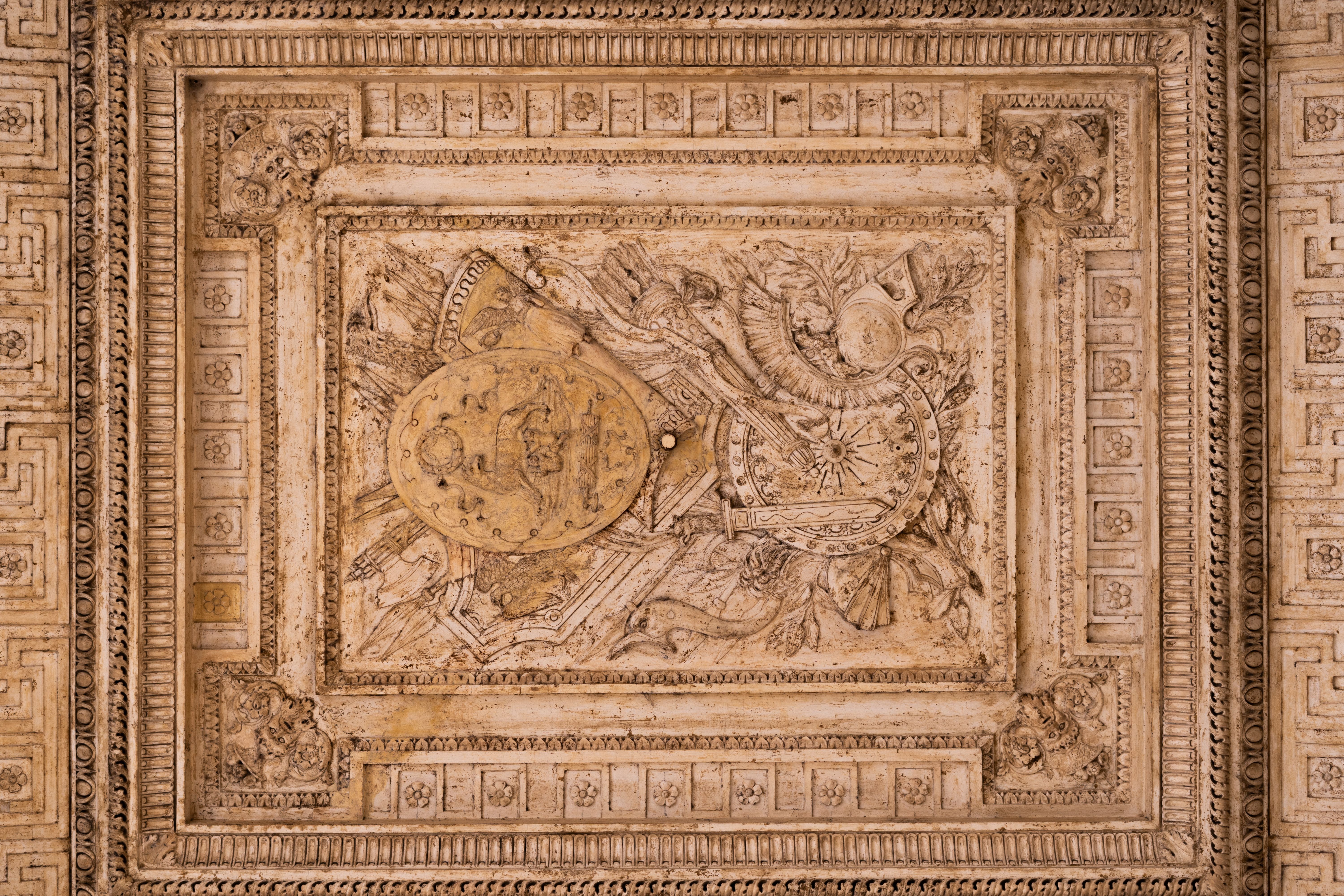 A ceiling with a decorative design on it · Free Stock Photo