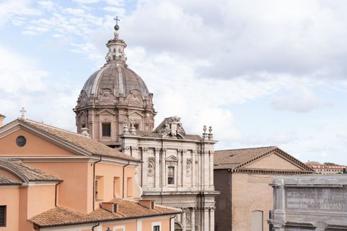 Free Discover the stunning architecture of Rome, Italy, featuring iconic domes and ancient structures. Stock Photo