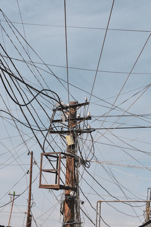 Fotobanka s bezplatnými fotkami na tému drôty, elektrická energia, elektrické vedenia