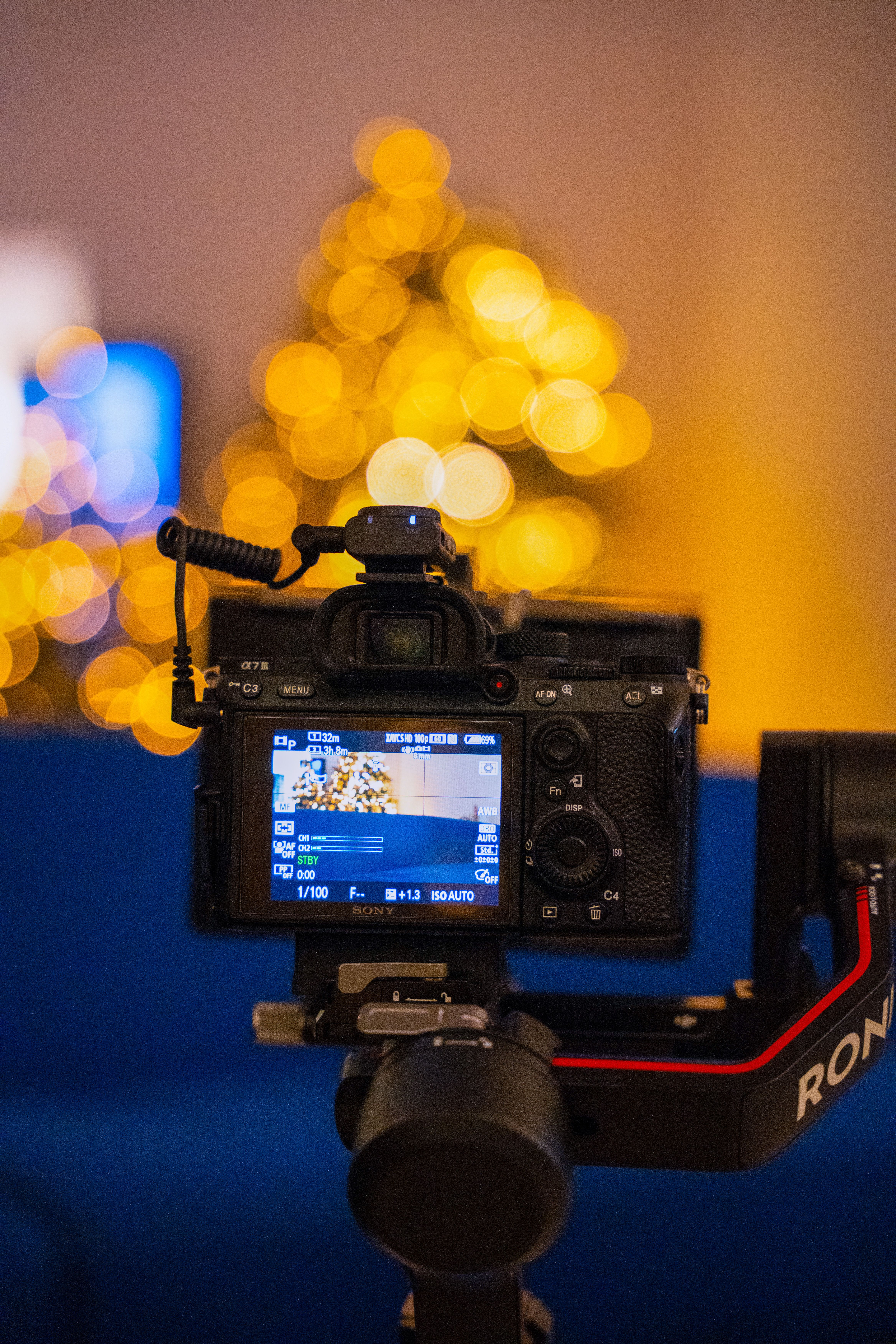 Lights behind Camera · Free Stock Photo