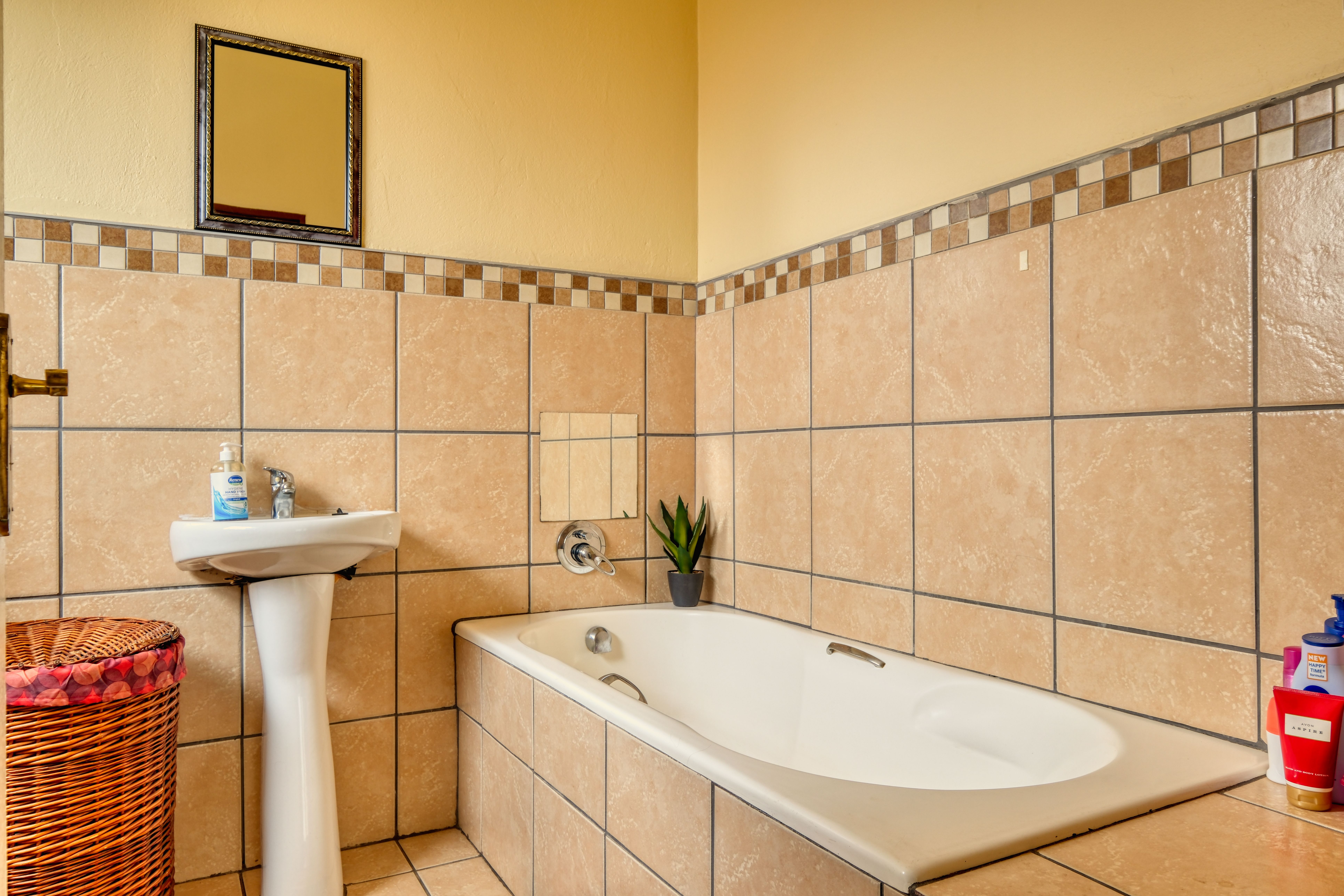 Interior View of a Contemporary Bathroom · Free Stock Photo
