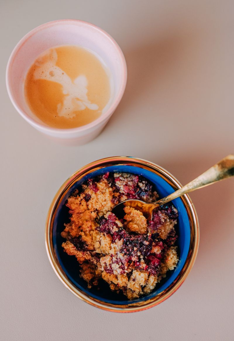 Berry oat crumble