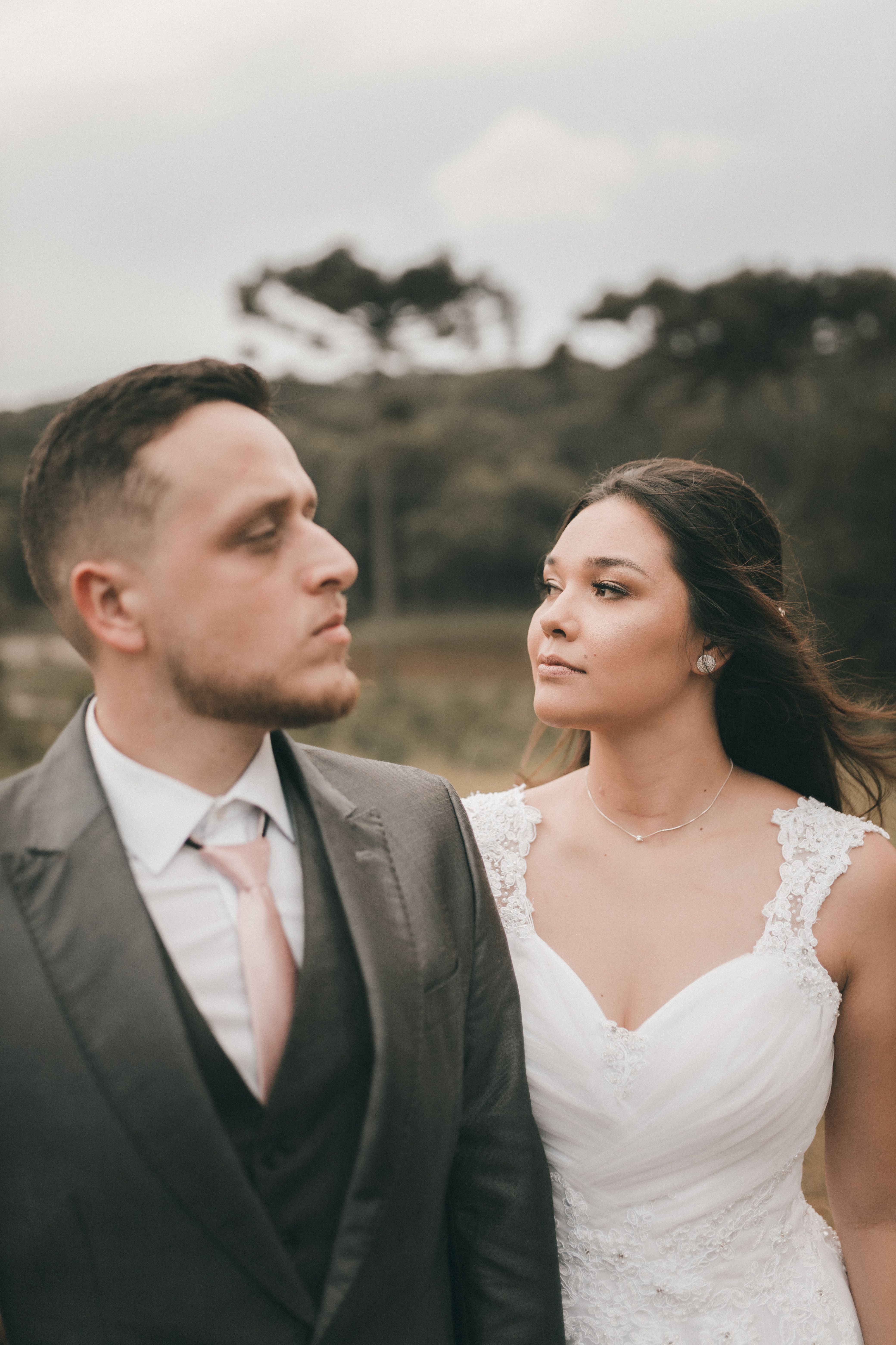 Online dating: starting a conversation on a niche platform