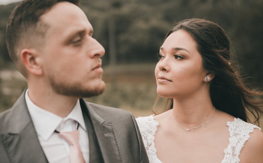 Online dating: starting a conversation on a niche platform