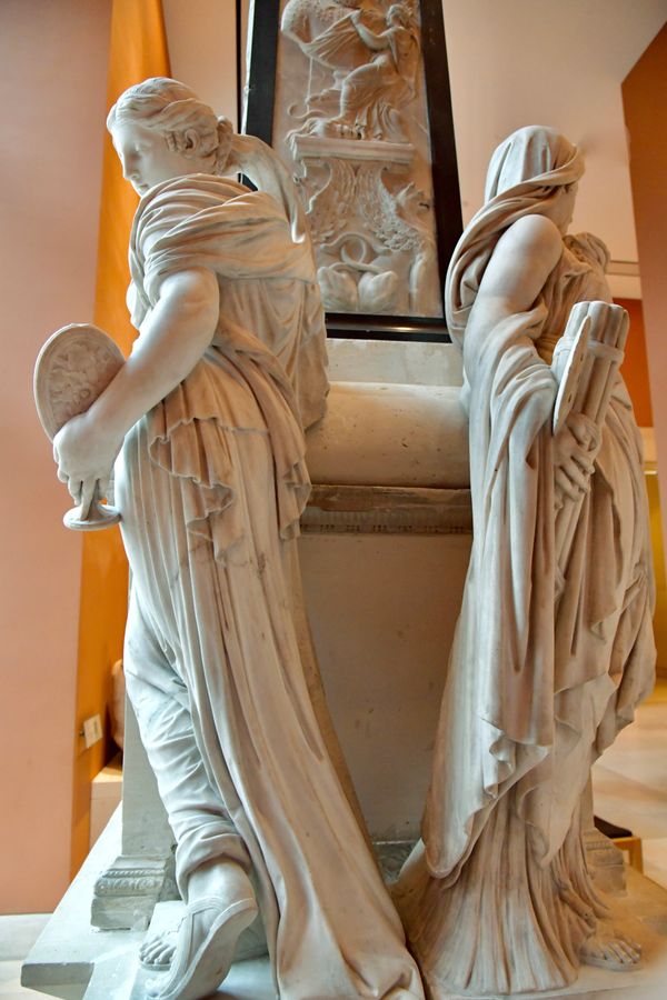 Draped marble figures in an orange room, Chen Te on Pexels