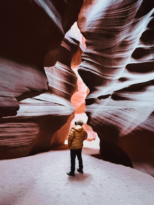 abd, adam, antilop kanyonu içeren Ücretsiz stok fotoğraf