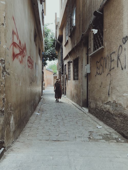 Immagine gratuita di camminando, ciottolo, città