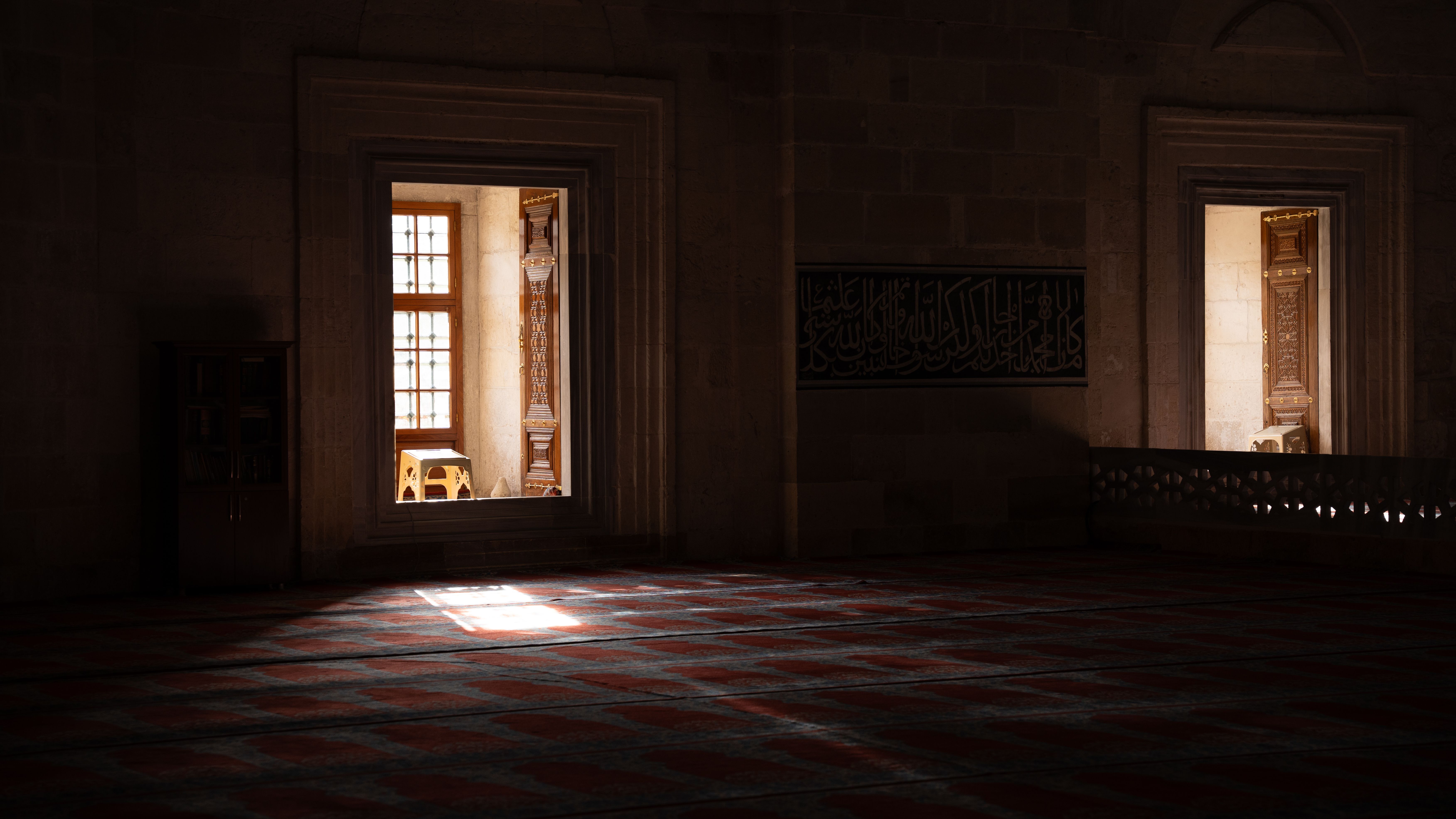 Traditional woven prayer rug with a mosque arch and minaret design