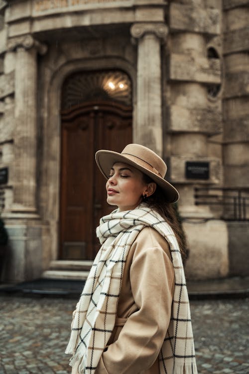 Foto profissional grátis de cachecol, casaco, chapéu