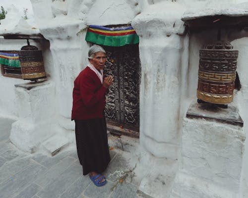 アジアの女性, お年寄り, ドアの無料の写真素材