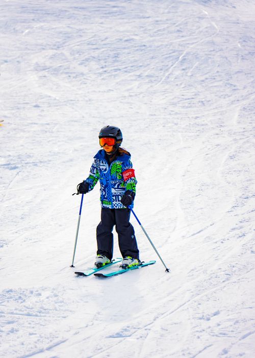Free Young skier on a snowy slope in Yuzawa, Japan, showcasing winter sports fun. Stock Photo