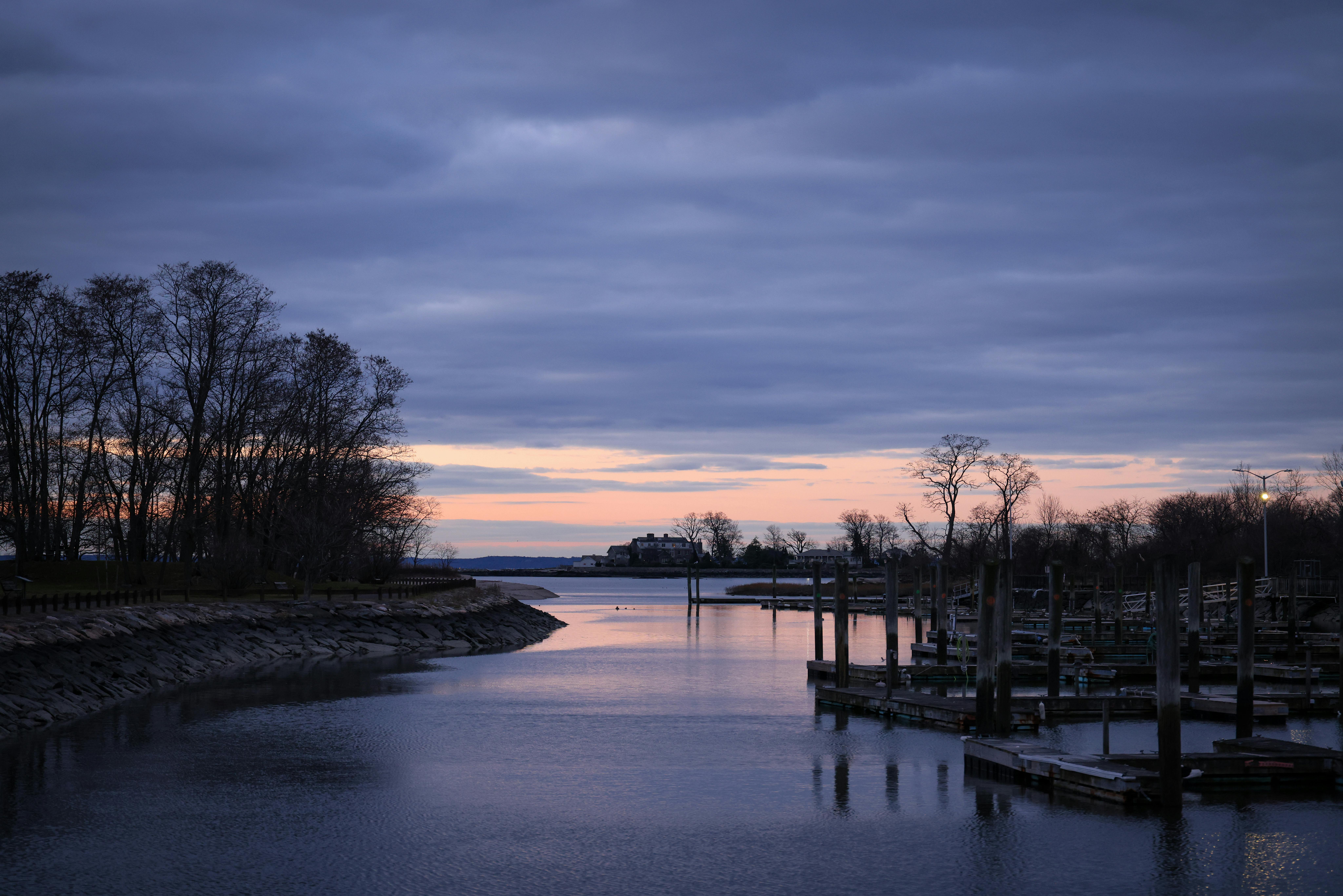 Free Twilight. 38&deg; F. 6:13 to 7:06 am. January 11, 2024. Cove Island Park, Stamford, CT. Stock Photo