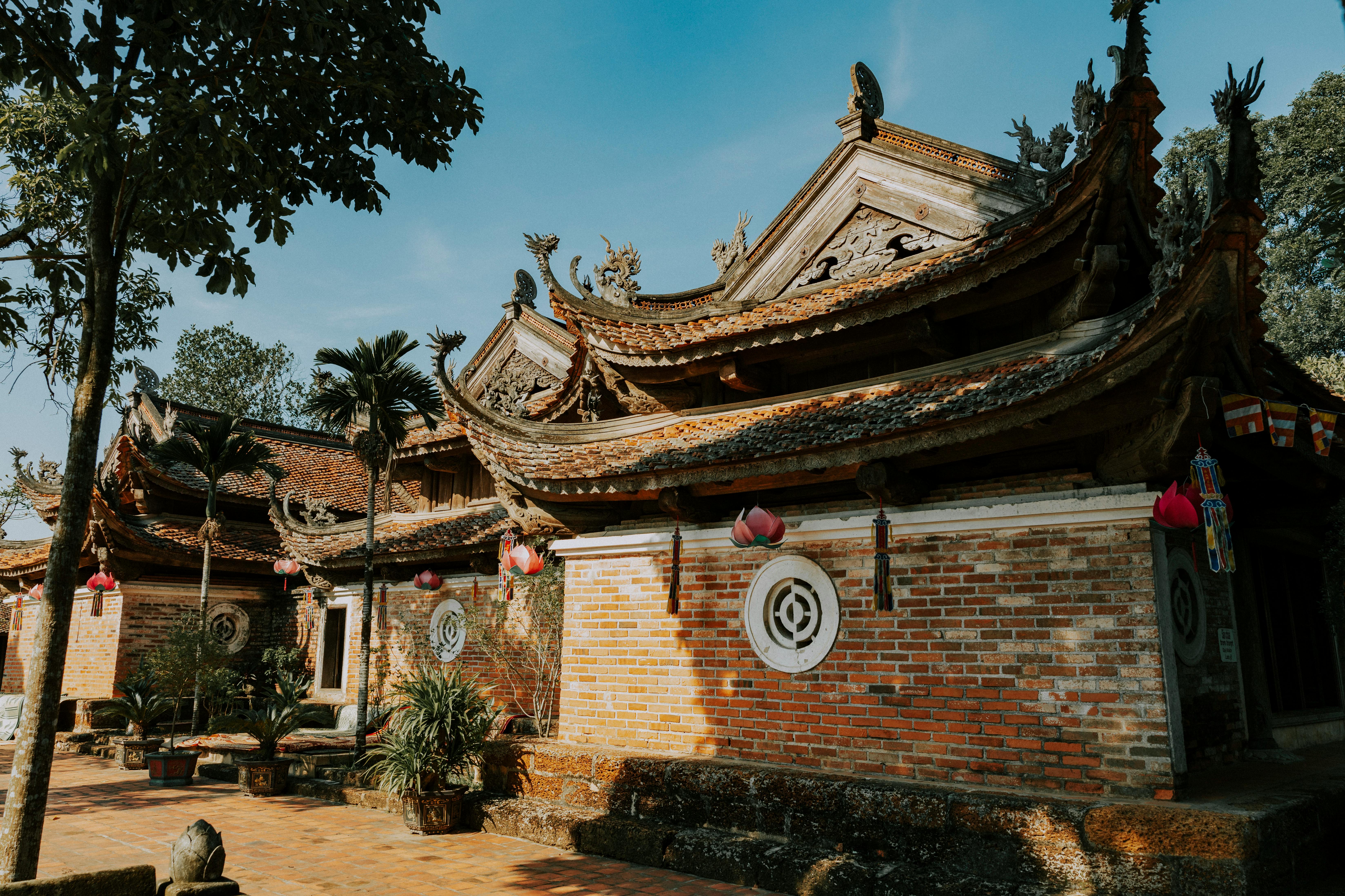 Facade of the Chua Tay Phuong Temple · Free Stock Photo