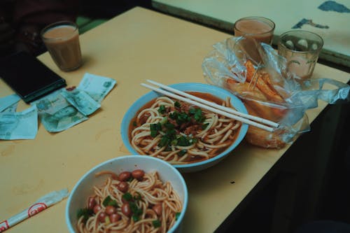 Gratis stockfoto met chopsticks, hoge hoekmening, italiaans eten