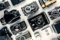 平面布局展现各种复古相机的经典设计和复古魅力
