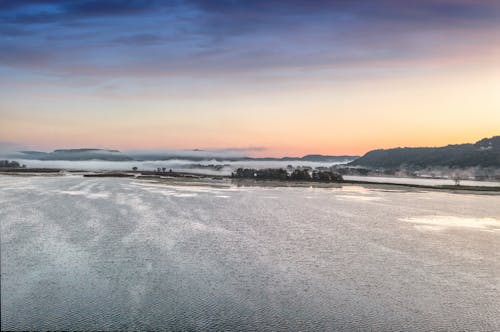 Foto profissional grátis de à beira-mar, beira-mar, com frio