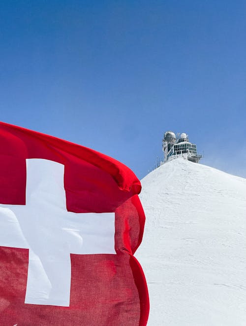 Безкоштовне стокове фото на тему «jungfraujoch, білий хрест, вертикальні постріл»