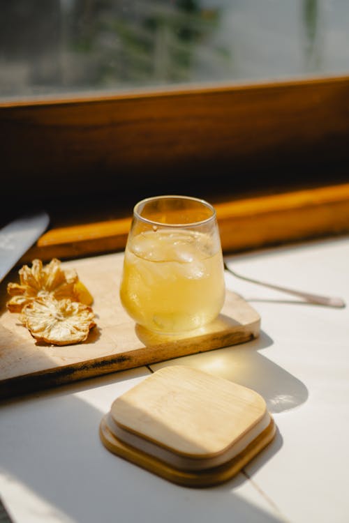 Kostenloses Stock Foto zu barista, croissant, drinnen