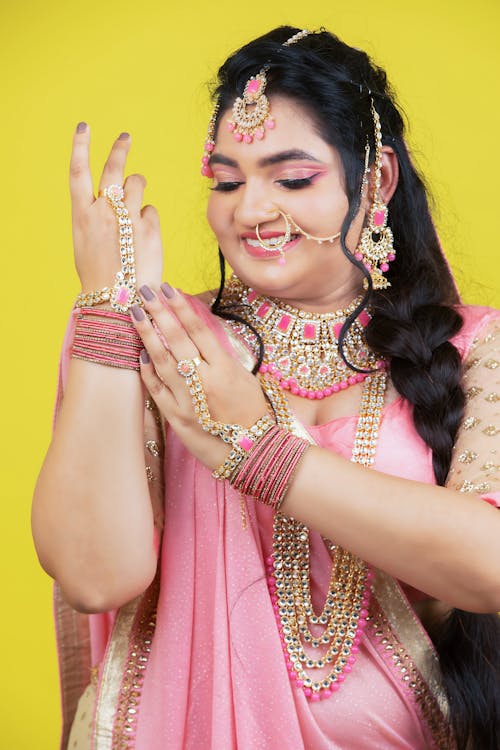 傳統服裝, 印度女人, 垂直拍攝 的 免費圖庫相片