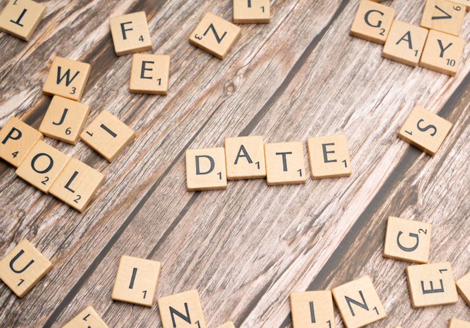Online dating: starting a conversation on a niche platform