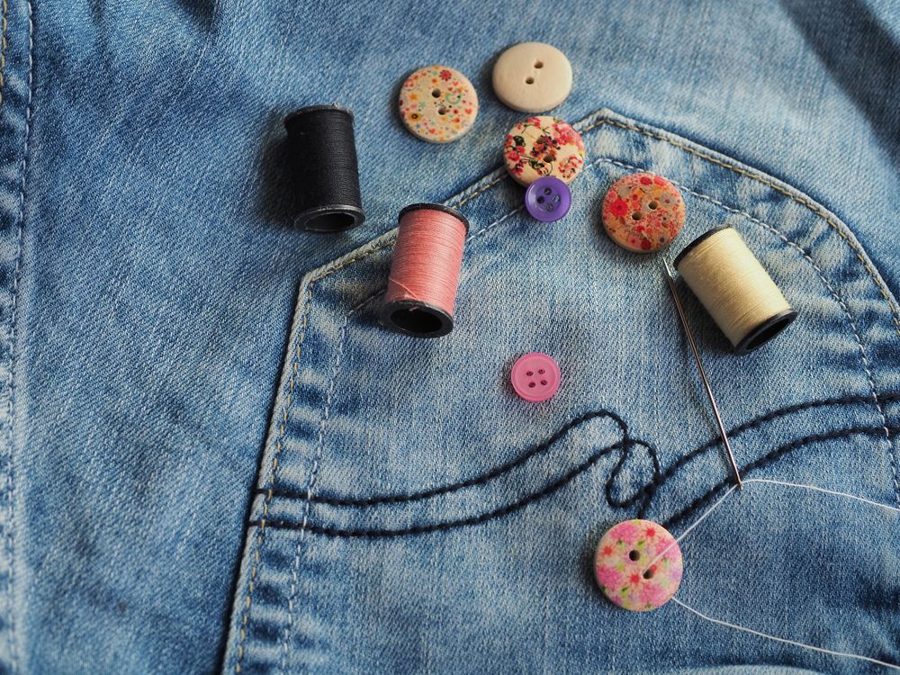 Threads and Buttons · Free Stock Photo