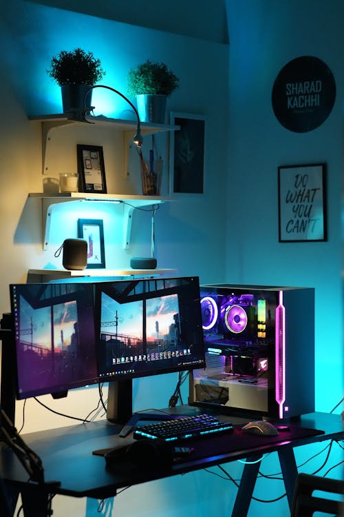 Kostenloses Stock Foto zu beleuchtet, blaues licht, computer