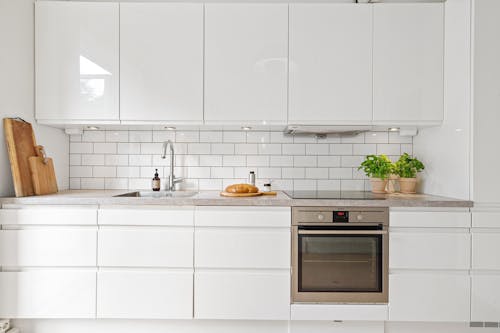 Foto profissional grátis de branco, cozinha, design de interiores