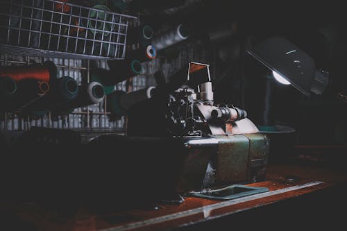 Machine Industrielle Brune à L'intérieur De La Pièce