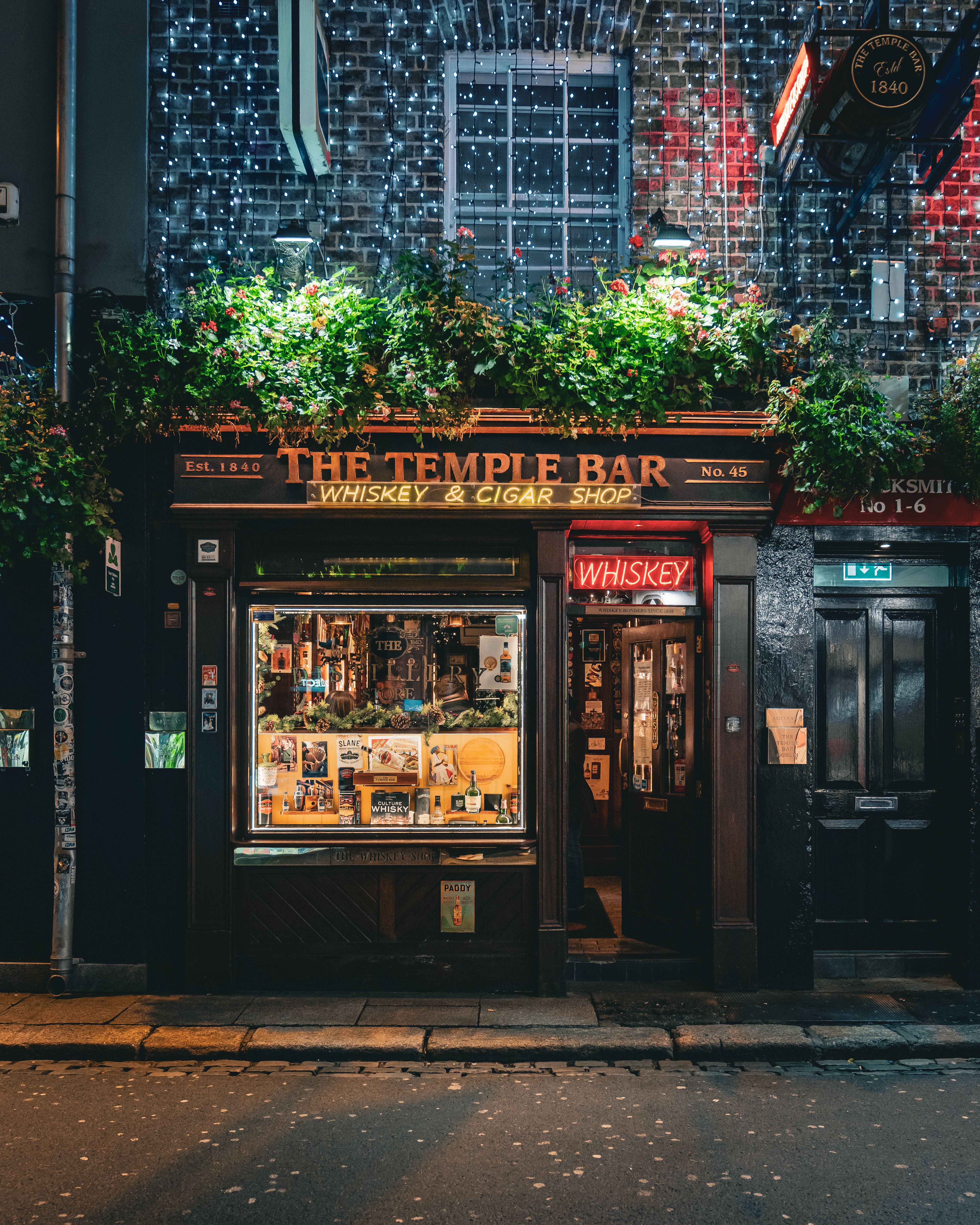 temple bar whiskey and tobacco shop The Temple Bar in Dublin · Free Stock Photo