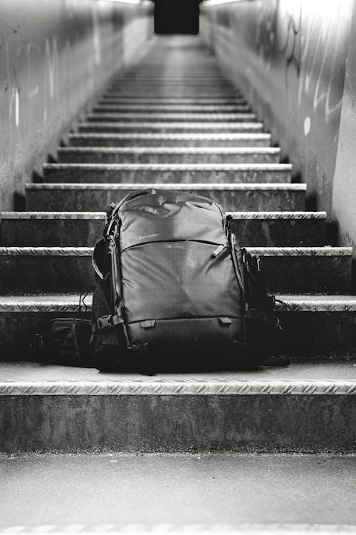 Immagine gratuita di abbandonato, bagagli, bianco e nero