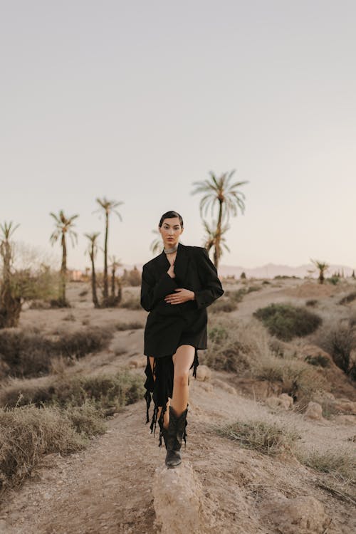 Immagine gratuita di deserto, donna, fotografia di moda
