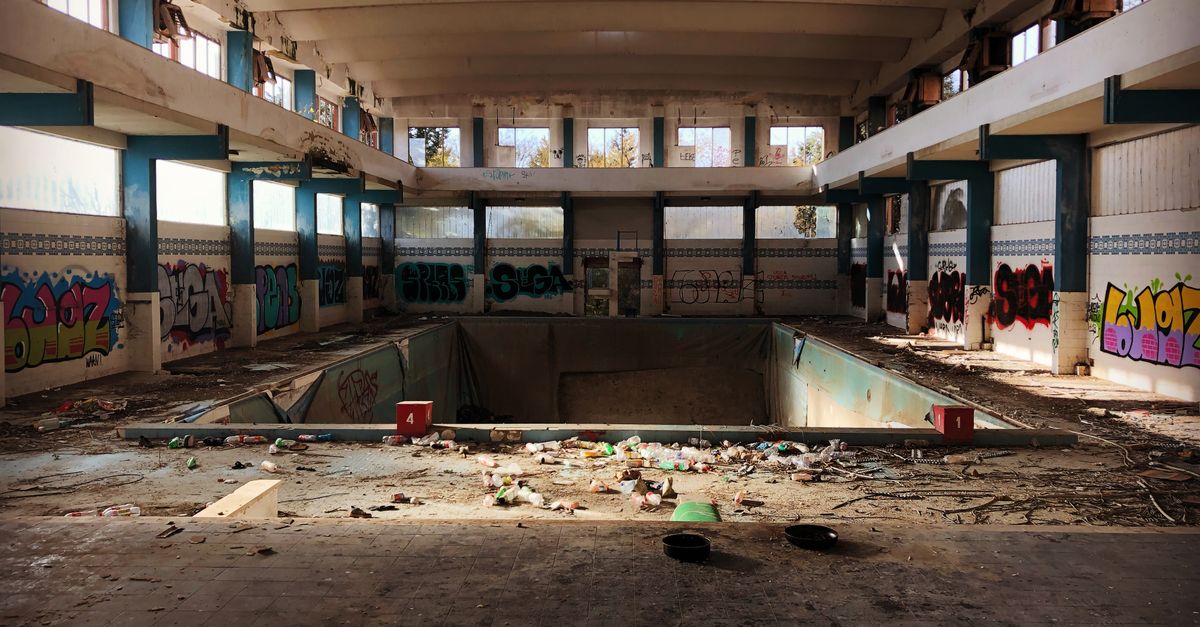 Interior of Abandoned Swimming Pool · Free Stock Photo
