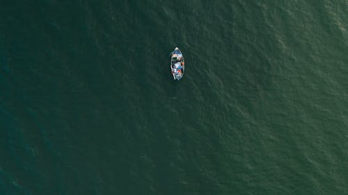 Fotos de stock gratuitas de agua, barca, foto con dron