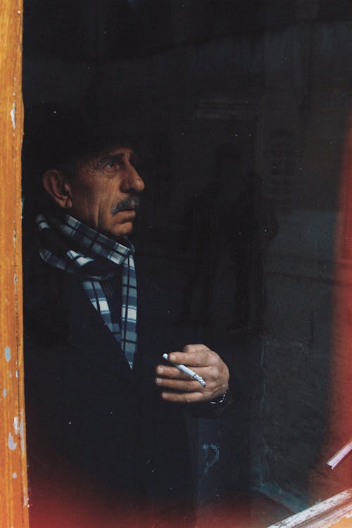 Immagine gratuita di anziano, cappotto, fumando