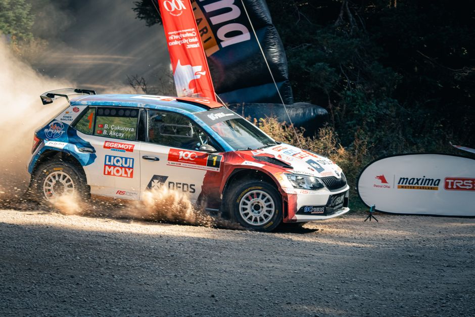 Sponsor Highlight Popup with Click‑Through Tracking