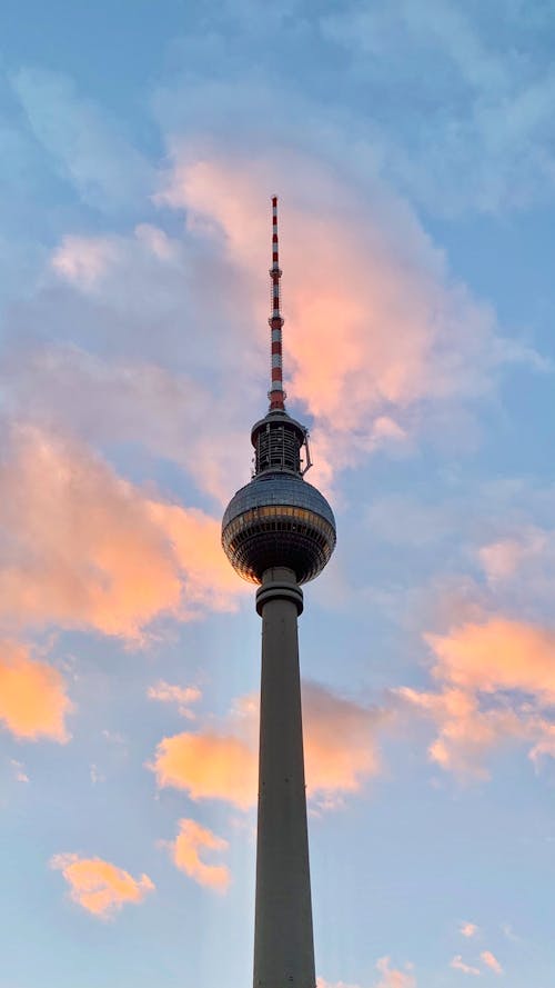 Fotobanka s bezplatnými fotkami na tému berliner fernsehturm, komunikačná veža, miestne pamiatky