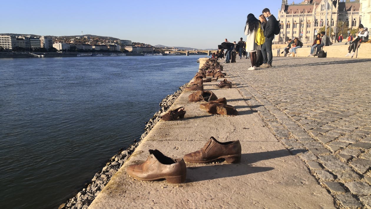 shoes danubio river hungary