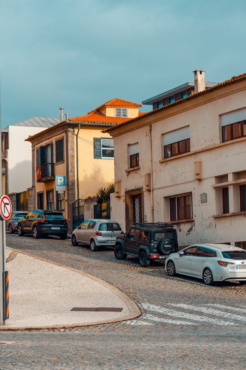 Fotos de stock gratuitas de aparcado, calle, calles de la ciudad